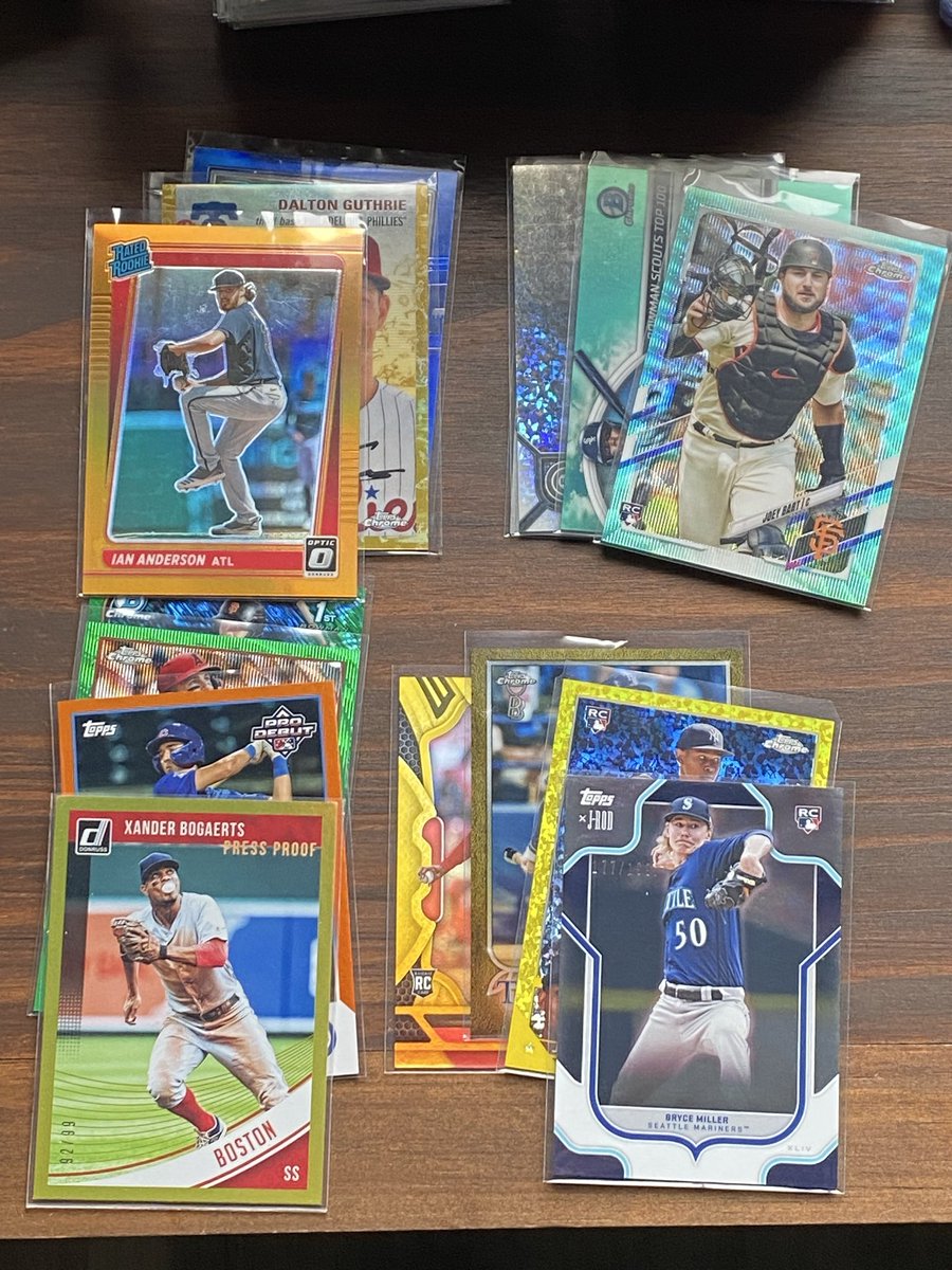 MLB numbered lot

15 numbered cards. 

Lowest is /25 and highest is /199

Take for $15 (FIRM)

Stack until tonight