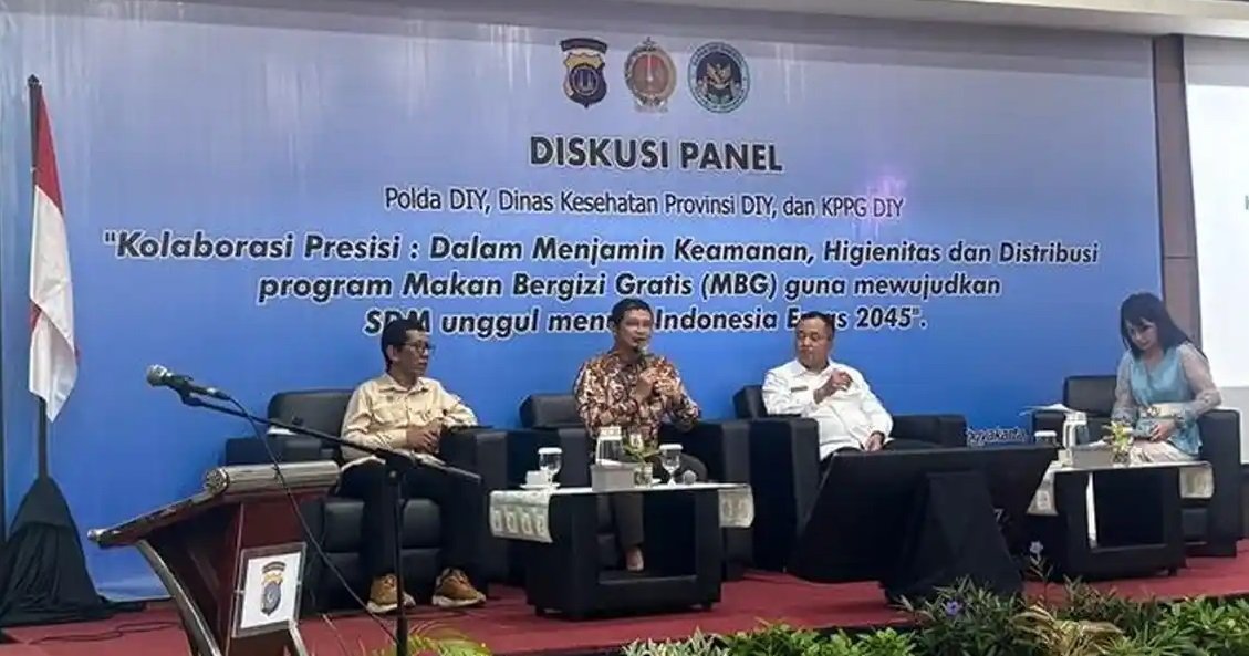 Diskusi Kolaborasi Presisi Perkuat Keamanan dan Higienitas Program Makan Bergizi Gratis di DIY
Polda DIY bersama para pemangku kepentingan menggelar diskusi panel bertema 'Kolaborasi Presisi dalam Menjamin Keamanan, Higienitas, dan Distribusi Program Makan Bergizi Gratis (MBG)