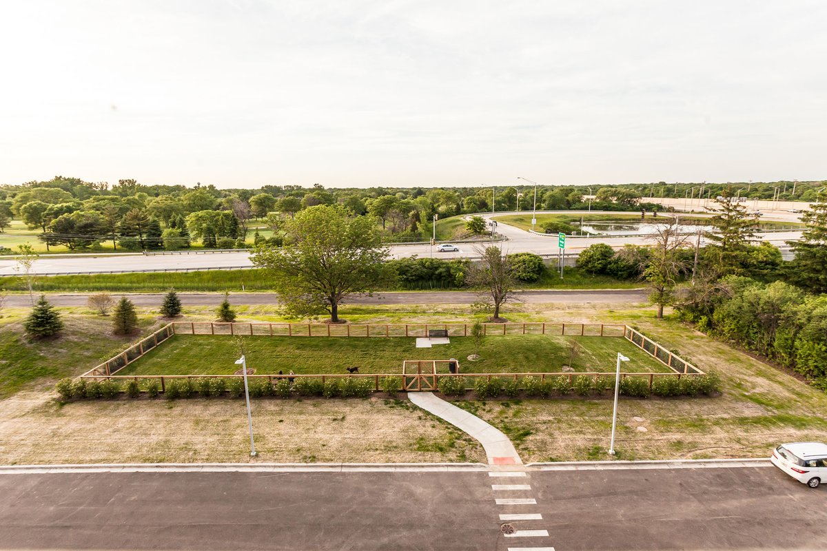 ConorCommercial's tweet image. Hear from Jason Lentz, Senior Vice President – Multi-Family, as he shares insights on meeting renter expectations through smarter amenity design: 
conor.com/in-the-news/me…

#Conor #CREInsights