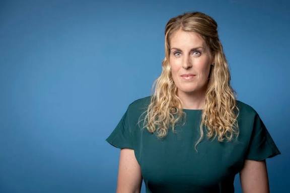 Verschil in klasse: 

D66-er Nathalie van Berkel trekt zich terug als beoogd staatssecretaris na onjuistheden op haar cv. 

PVV-er Vicky Maeijer pleegde plagiaat met haar scriptie en bleef gewoon staatssecretaris.