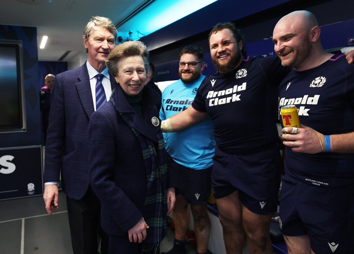 Princess Anne and Sir Tim Laurence with their beloved <a href="/Scotlandteam/">Scottish Rugby</a> on Saturday after their 31 -20 win against England in the Six Nations rugby match at Murrayfield Stadium!!!

Such a lovely photo 🏉🏴󠁧󠁢󠁳󠁣󠁴󠁿