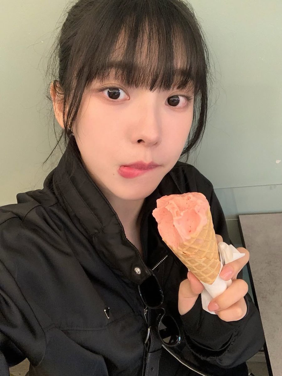 hourly karina tweet media