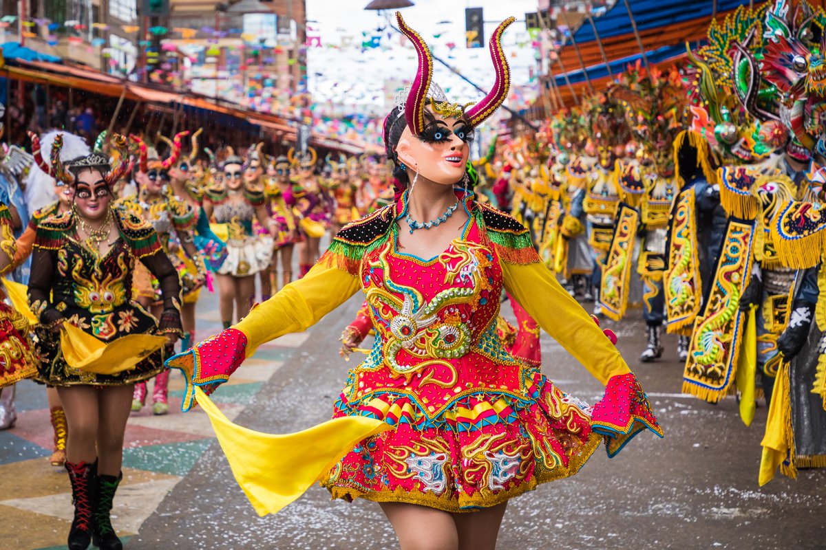 eldoradoio's tweet image. It’s Carnival season across Latin America. 🇧🇷🇦🇷🇧🇴🇵🇪🌎

And this isn’t just a party… It’s one of the biggest money-moving moments of the year.🔄

#Carnival isn’t just culture. It’s economic activity at scale.
-Thousands of vendors. 
-Tourism inflows. 
-Cross-border spending.