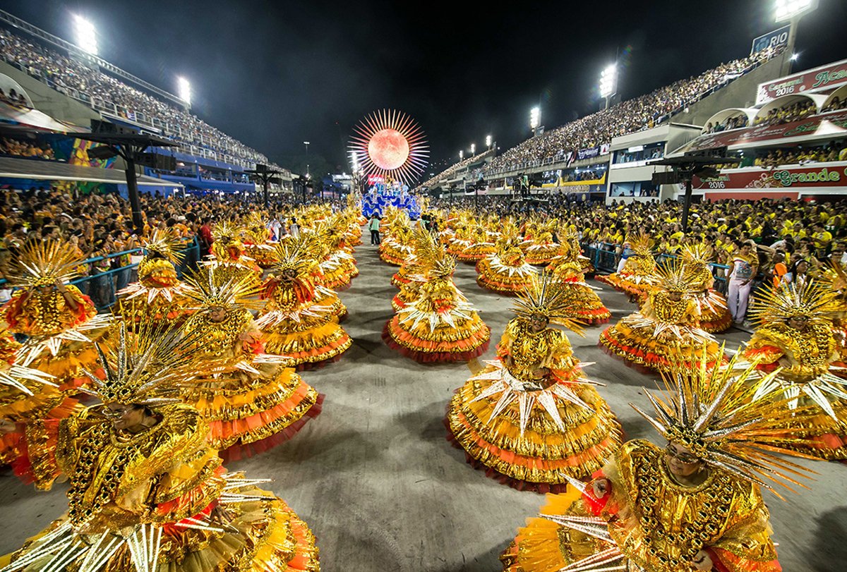 eldoradoio's tweet image. It’s Carnival season across Latin America. 🇧🇷🇦🇷🇧🇴🇵🇪🌎

And this isn’t just a party… It’s one of the biggest money-moving moments of the year.🔄

#Carnival isn’t just culture. It’s economic activity at scale.
-Thousands of vendors. 
-Tourism inflows. 
-Cross-border spending.