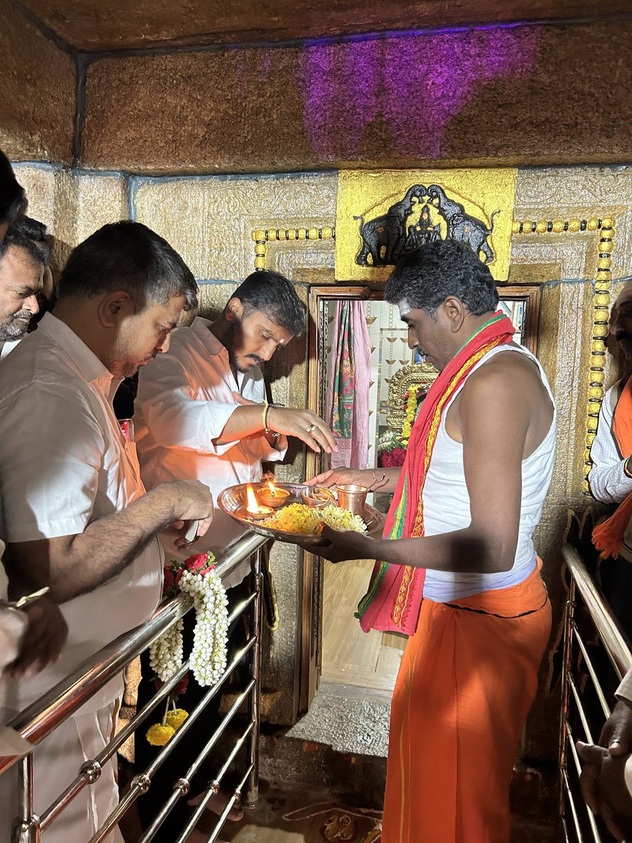 gdharishgowda's tweet photo. ಹುಣಸೂರಿನ ಕೊಳವಿಗೆ, ಮಾದಹಳ್ಳಿ, ರಾಮೇನಹಳ್ಳಿ ಗಳಲ್ಲಿ ನಡೆದ ಶ್ರೀ ರಾಮಲಿಂಗೇಶ್ವರ ಸ್ವಾಮಿ, ಶ್ರೀ ಕಲ್ಲೂರೇಶ್ವರ ಸ್ವಾಮಿ ಮತ್ತು ಶ್ರೀ ಓಂಕಾರೇಶ್ವರ ಜಾತ್ರೆ ಮತ್ತು ರಥೋತ್ಸವಗಳಲ್ಲಿ ಭಾಗವಹಿಸಿದ್ದ ಕ್ಷಣಗಳು.
#festivevibes✨ #gdharishgowda #hunsur
#gdharishgowdaforhunsur #hunsurdevelopment https://t.co/mU6GnY0q9b