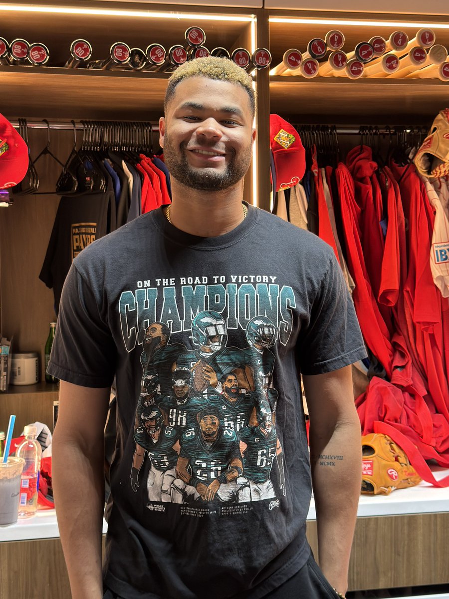 Devan_Kaney's tweet image. Justin Crawford rocking an Eagles tshirt after practice. He told me he’s an Eagles fan 🙌