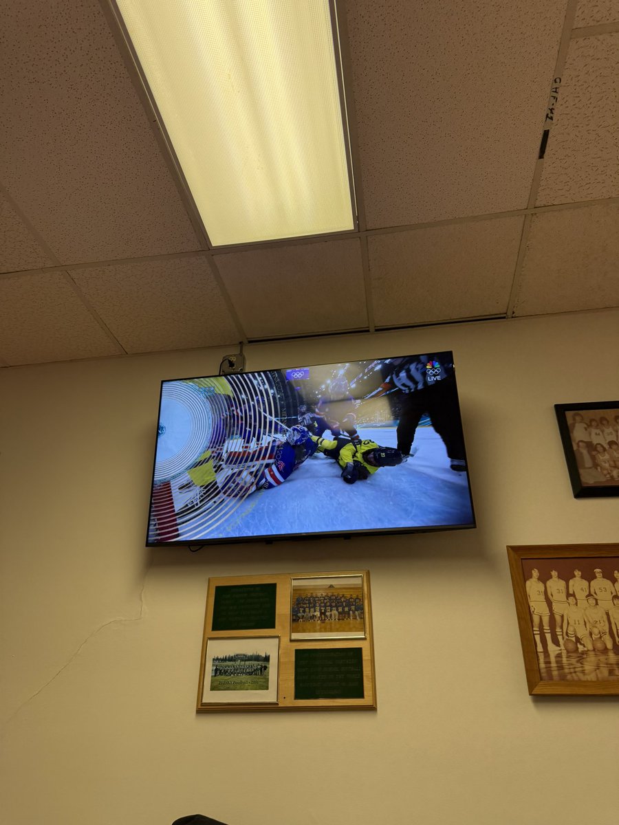 Coach_Downing's tweet photo. Gotta love technology in school get to watch the Olympics live and talk about all the events https://t.co/GpkNyPNmWr