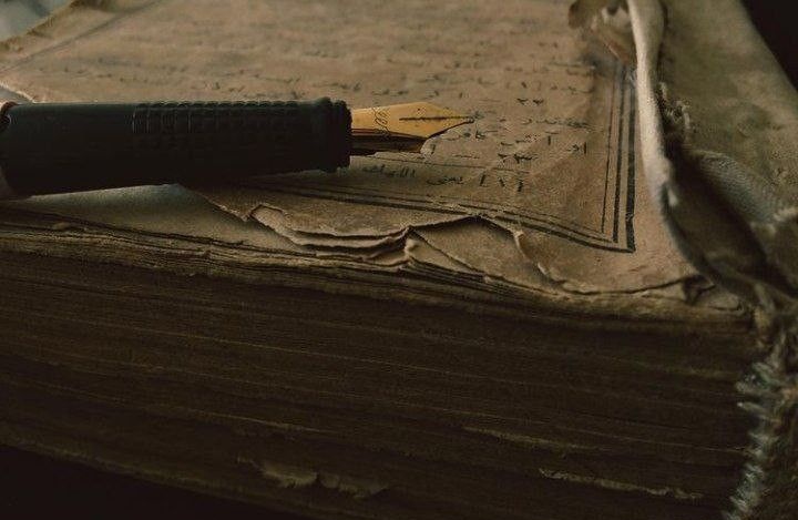 – Kendini nasıl inşa ettin (yetiştirdin)?
+ Yara üstüne yarayla...