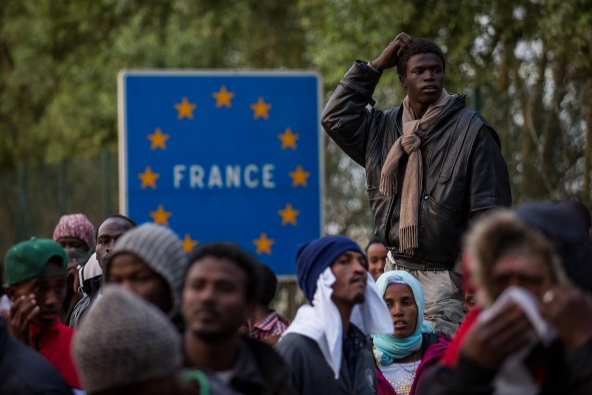 Comment notre gouvernement a perdu  155 milliards d'euros en 15 ans.

Les personnes qui ont immigré en France entretiennent souvent des liens financiers avec leurs proches restés dans leur pays d'origine. Les sommes transférées sont appelées « transferts de fonds des migrants ».