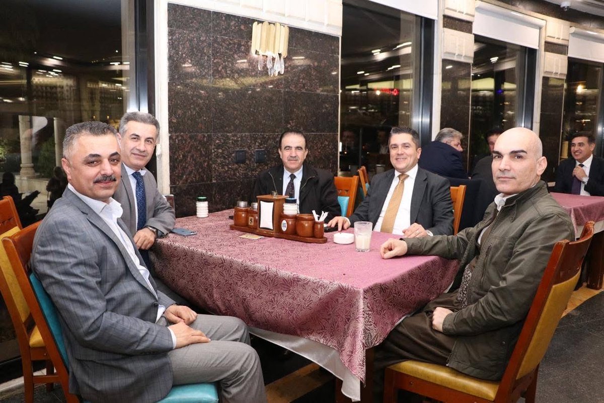 MuhamedArmand's tweet photo. دیدارێک بۆ جۆشدانەوەی گیانی برایەتی و هەڤاڵێنی.
لەخزمەت کۆمەڵێک لەهەڤاڵانی دێرینی قوتابیان و لاوان، جیلی زێڕینی خەباتی ڕێکخراوەیی یەکێتی قوتابیان و لاوانی دیموکراتی کوردستاندا بوم کە برای ئازیز و هەڤاڵی دێرینمان کاک ( مستەفا سەلیم ئاغای پشدەر ) ڕێکی خستبوو زۆر سوپاس بۆ بەڕێزیان… https://t.co/tzo5qyVJYN