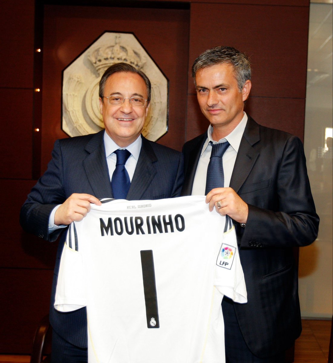 “Si se le puede DECIR NO a Florentino Pérez y a Real Madrid? SÍ.”

La contundente respuesta de José Mourinho en conferencia de prensa, previo al duelo por Champions. 🚫🇵🇹