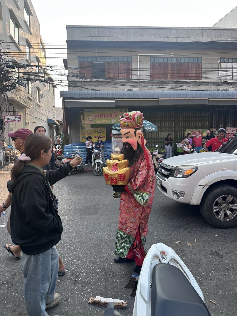 vebster88's tweet photo. This Chinese king giving a lot of money this year if you give him some money!

Everyone who use crypto or having bets should do it!!!

Happy New Chinese Year! 🪭🏮 https://t.co/ZcNPE3TPw4