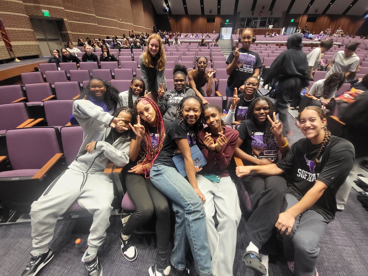 MRHS GIRLS BASKETBALL tweet media