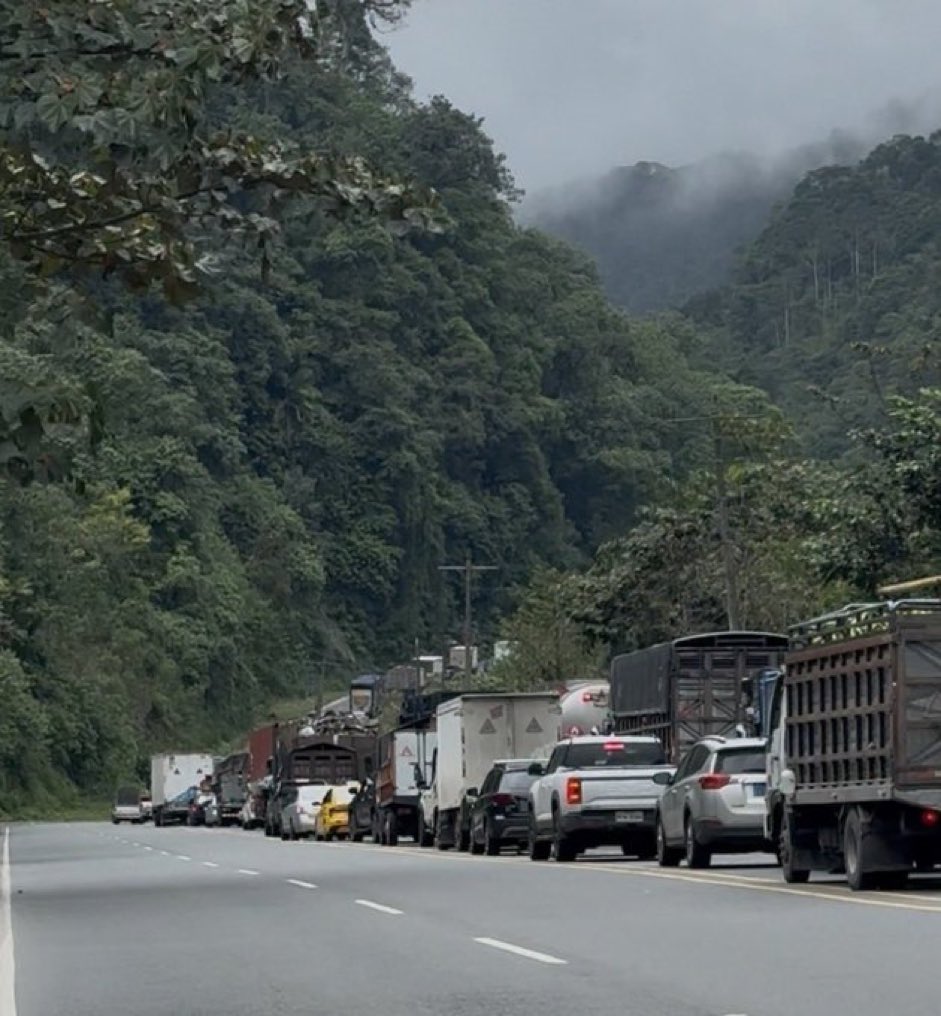 Y LA TASA DE $18,00/ANUAL QUE NOS COBRAN A TODOS LOS QUE TENEMOS CARRO.? 
QUE CARAJOS HACEN CON ESE DINERO. ?💰
LO MISMO Q HACE EL INEPTO #PABEL CON LA TASA DE SEGURIDAD DE EN QUITO.?
ASCO DE AUTORIDADES.!! 
<a href="/MunicipioQuito/">Municipio de Quito</a> 
<a href="/PichinchaGob/">Prefectura de Pichincha</a>