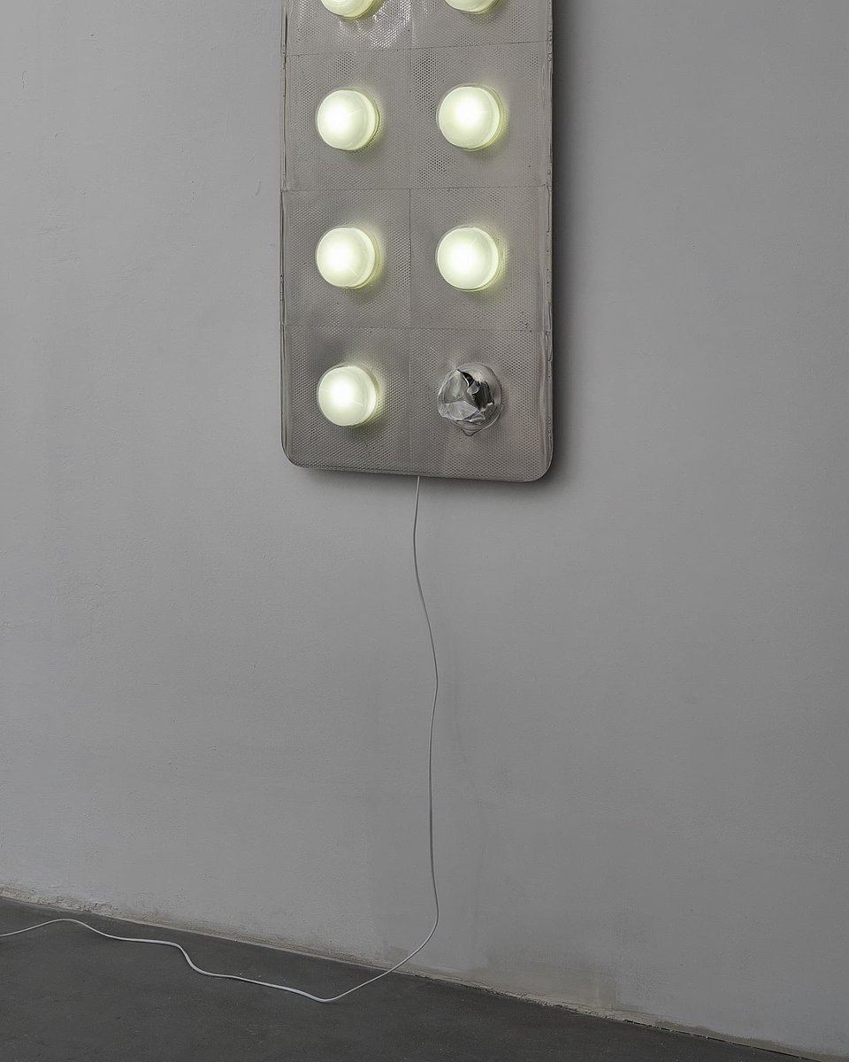 blankspac_e's tweet photo. Blister Pill Pack Light by Frank Brechter https://t.co/eBatOIRfp5