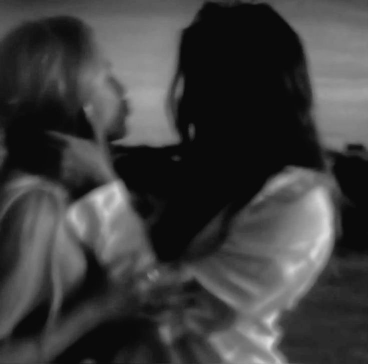 epompeosx's tweet image. TTOML — au #Supercorp

Kara Zorel, uma cantora mundialmente conhecida, lança seu terceiro álbum após 5 anos sem nenhum lançamento. 
ou
após o lançamento do seu terceiro álbum, Kara Zorel revela estar casada com Lena Luthor, a morena misteriosa que sempre aparecia ao seu lado.