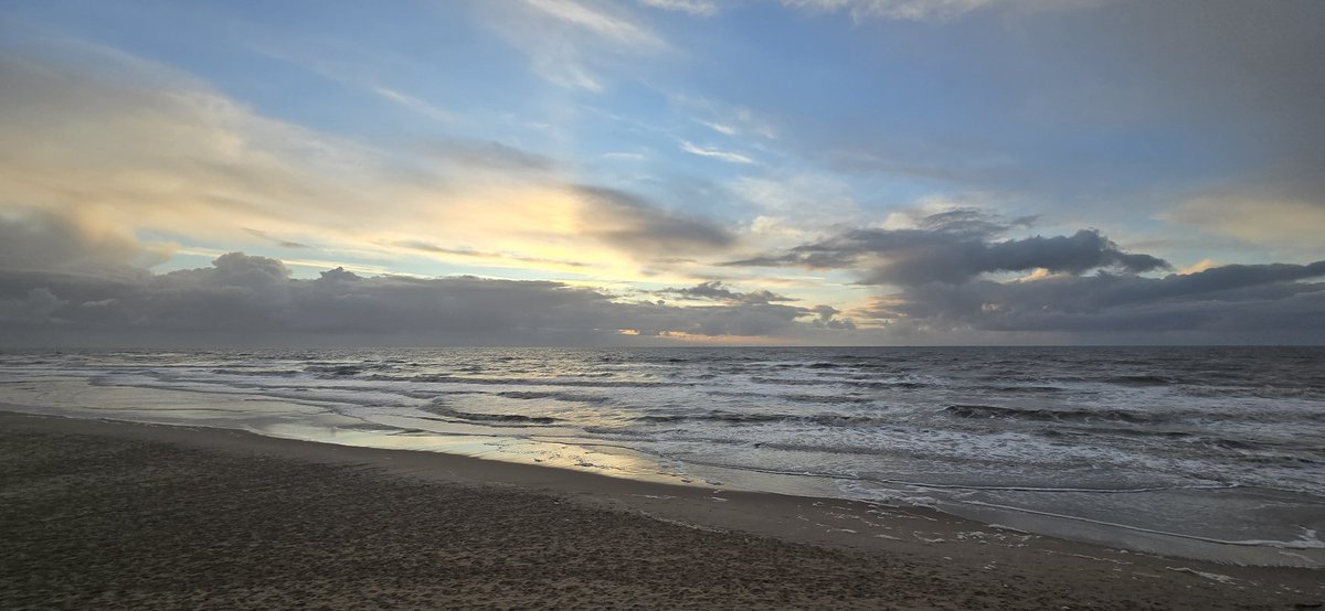 16 Februari, zonsondergang..  

#dezeekust #denhelder