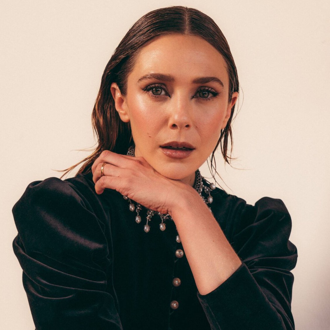 sboficial's tweet photo. Elizabeth Olsen faz 37 anos. https://t.co/laHPi9ZGBF