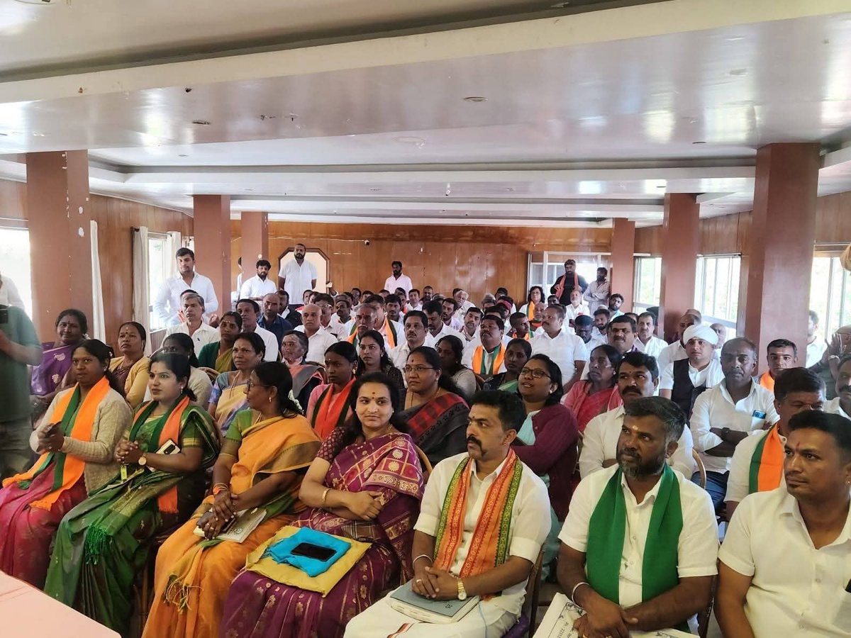 easwaranbjp's tweet photo. நீலகிரி மாவட்டம் 
குன்னூர் சட்டமன்றம் 
நிர்வாகிகள் சந்திப்பு 
குன்னூர் பூளு ஹில்ஸ் நடைபெற்றது வழிகாட்டுதல் தேசிய மகளிர் அணி தலைவர் திருமதி சீனிவாசன் அவர்கள் 
பூத் அளவில் பணிகள் மேற்கொள்வது குறித்து https://t.co/USgqz1gYKQ