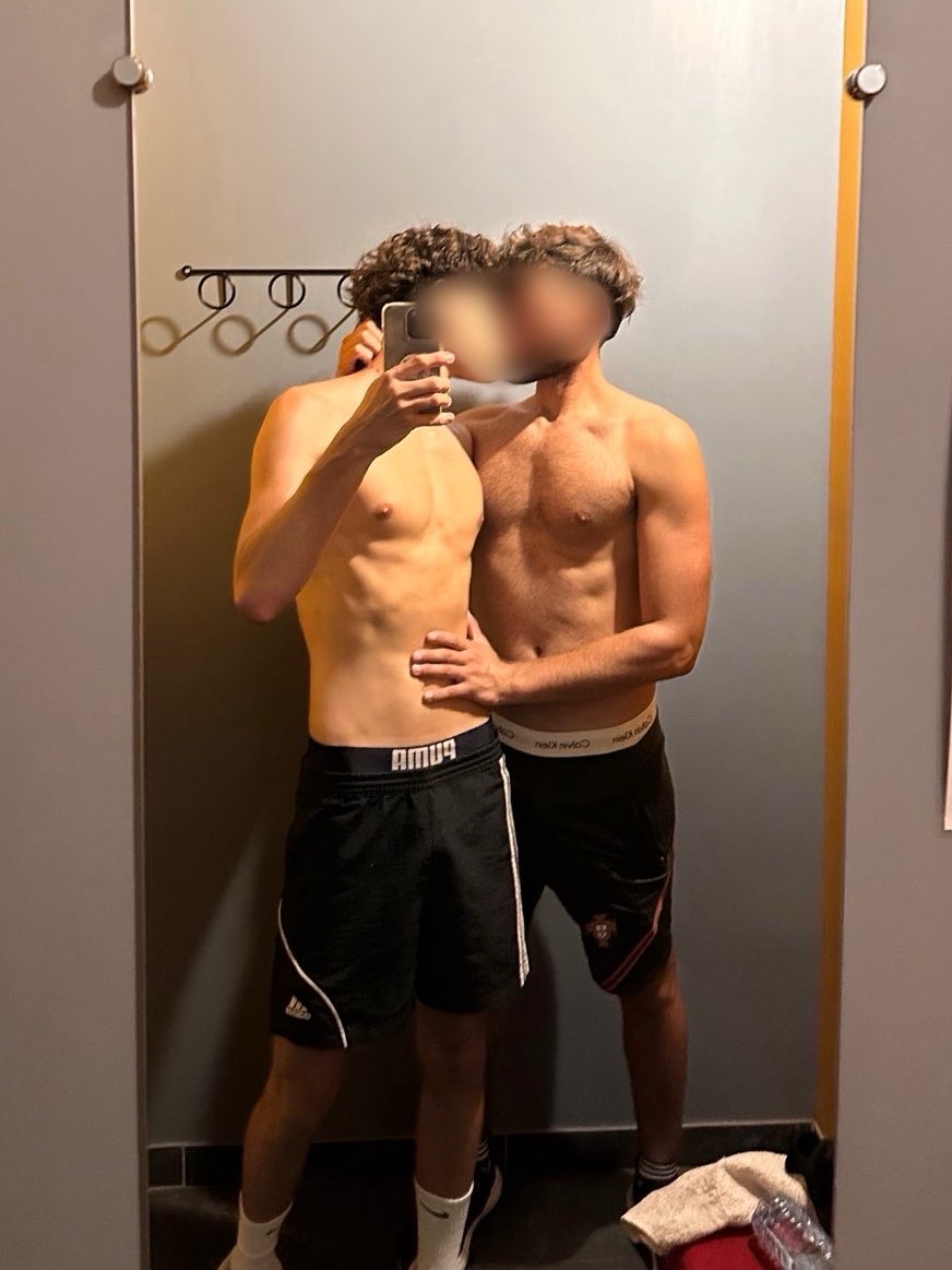 Qui pour se joindre à nous au sport ? 😏💪🏽🏋🏻‍♂️… ou après le sport ?! 😏🥵💦
#gaycouple #gaytwink #twink #ValentinesDay2026 #musculation