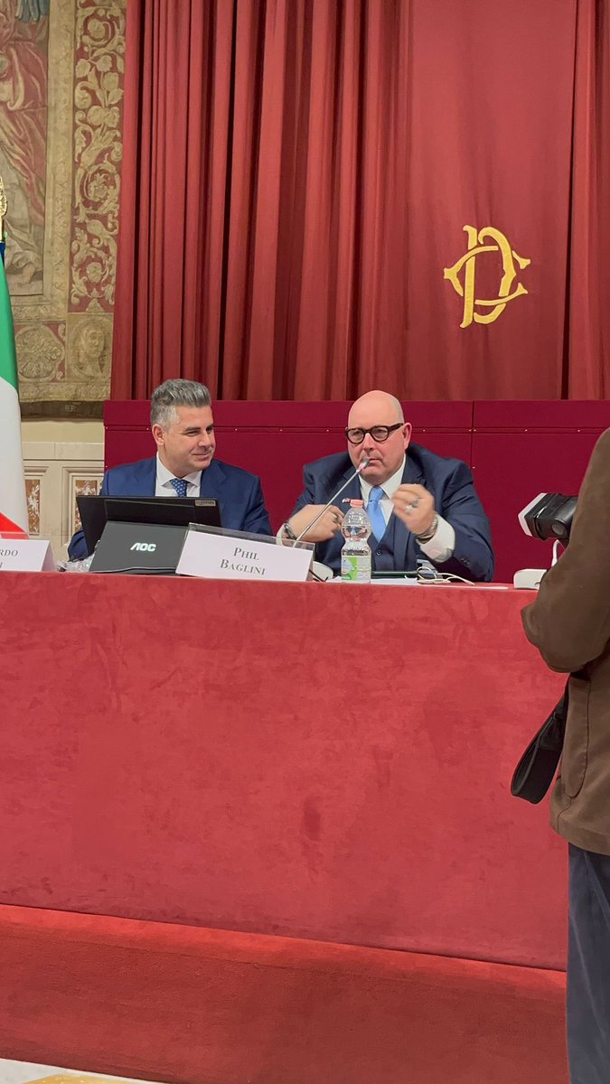 LondonOneRadio's tweet photo. Oggi come giornalista sono stato chiamato a moderare un importante evento alla camera dei deputati a #Montecitorio. C’era #Albano, importanti #imprenditori italiani nel mondo #banchieri e onerevoli.
 brand Ambassador Award 2026
non ho parole! @InigoLND @ItalyMFA @vogue_italia https://t.co/klUsvMJ5Iu