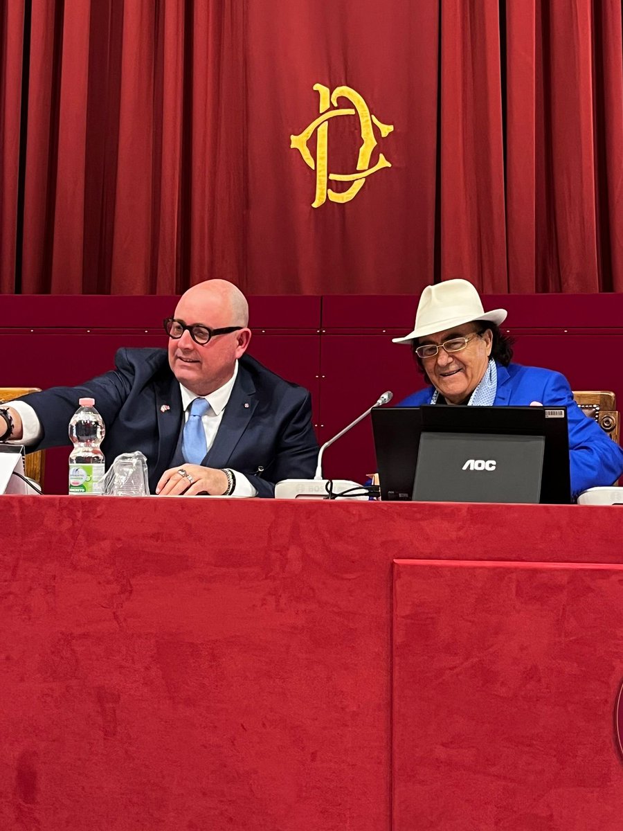LondonOneRadio's tweet photo. Oggi come giornalista sono stato chiamato a moderare un importante evento alla camera dei deputati a #Montecitorio. C’era #Albano, importanti #imprenditori italiani nel mondo #banchieri e onerevoli.
 brand Ambassador Award 2026
non ho parole! @InigoLND @ItalyMFA @vogue_italia https://t.co/klUsvMJ5Iu