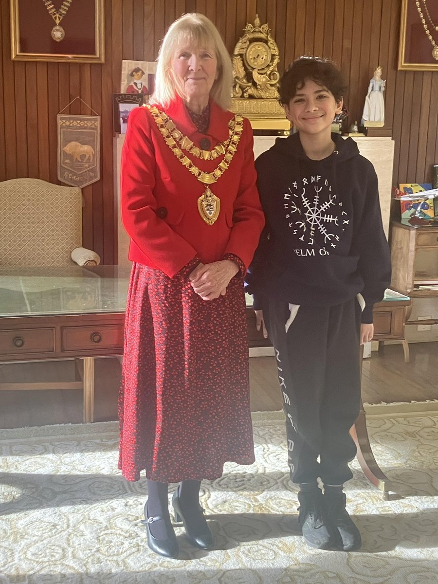 SolihullUpdates's tweet image. 13-year-old Ryan from #Solihull, founder of charity initiative #WeCan, had a “fantastic meeting” with the Solihull Mayor today. m.facebook.com/story.php?stor…