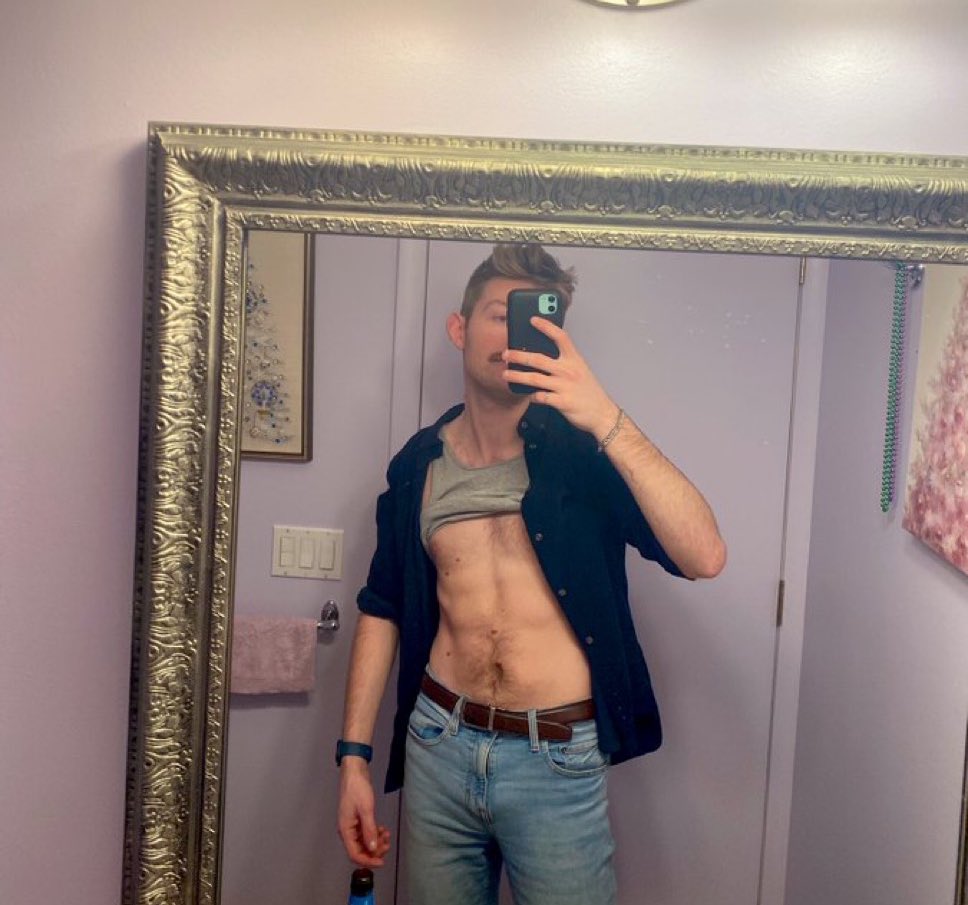 Heeeere’s JOHNNY tweet media