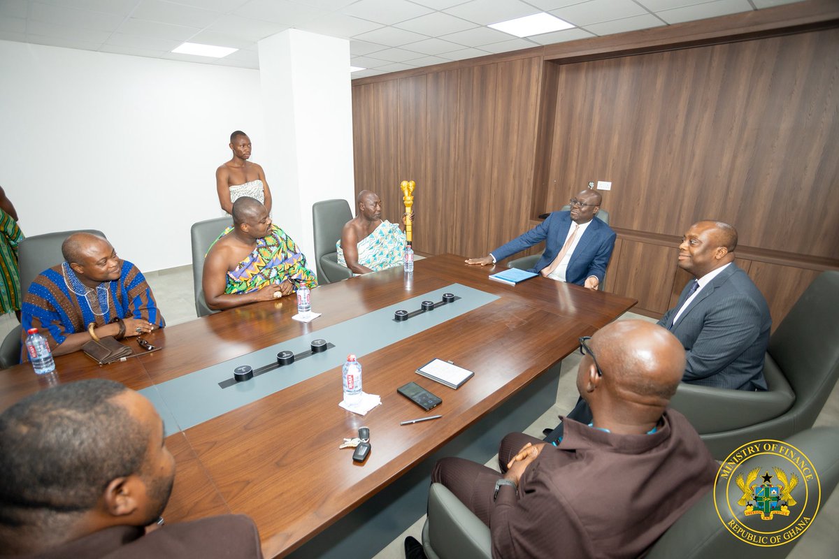 The Minister for Finance and I were deeply honored to welcome the Paramount King of the Anum Traditional Area, Akusiaku Obrempong Kumi Sasraku VIII, alongside his distinguished sub-chiefs and respected elders, who paid a courtesy call on us today.

Our engagement was cordial,