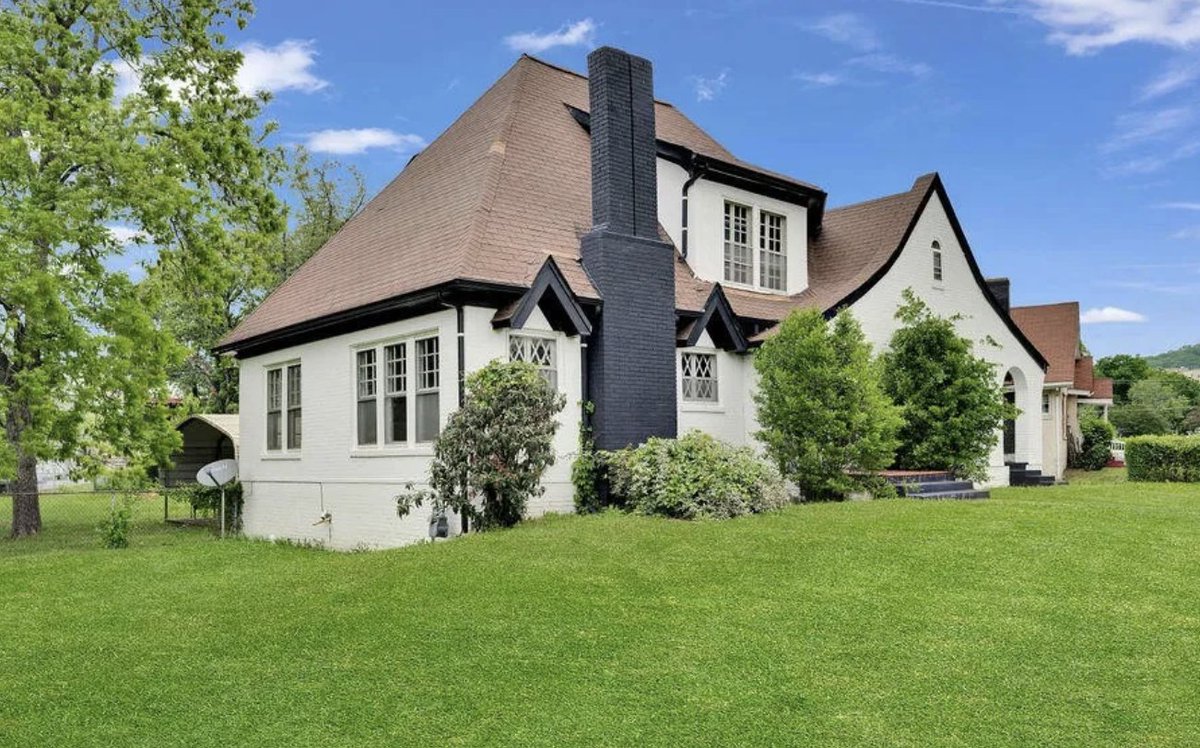 oldhouseunder50's tweet image. $195,000
c.1930 Three Bedroom #Tennessee #ShortSale. Now this home is just lovely. oldhousesunder50k.com/c-1930-three-b…