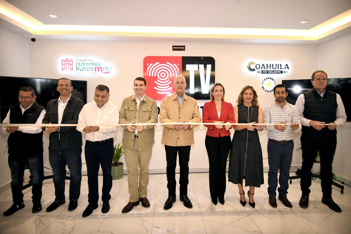 Junto con Diego Rodríguez Canales, subsecretario general de Gobierno y Comunicación Institucional, inauguramos #TorreónTV Canal 28 con la entrega de sus instalaciones y el inicio oficial de transmisiones, con un alcance de 50 kilómetros a la redonda.