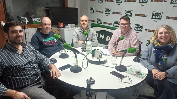 🚨🚨¡Ya estamos en #streaming con <a href="/Radioestadio/">Radioestadio</a> de Jaén!
La tertulia de cada semana con <a href="/CarmenCoboRuiz1/">Carmen</a> <a href="/JoseMagama1969/">Txema Magamix</a> Ramón Calderón y <a href="/garru_82/">Nono</a> . Además <a href="/LaTrincheraLD/">LaTrincheraAzulilla</a> e <a href="/Ivan_ochando22/">Capo Pantuflas</a> ¡Escúchanos pinchando este enlace! ⬇️⬇️
acortar.link/X5ixcc