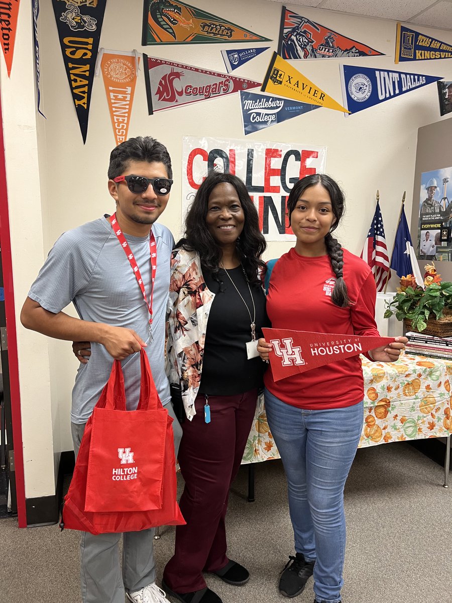 WestfieldCCC's tweet photo. Happy birthday, Ms. Jones! Have a spectacular day! ⁦@whsmustangs⁩ https://t.co/bzBjFtB3Ha