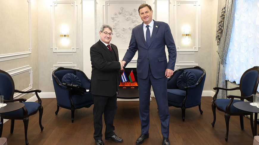 CubaMINREX's tweet photo. 🤝El ministro de Relaciones Exteriores de #Belarús 🇧🇾, Maxim Ryzhenkov, ratificó la invariable política de amistad y solidaridad de su país hacia #Cuba 🇨🇺 durante encuentro con el Embajador Santiago Pérez Benítez @EmbajadaCubaBel. 

Másℹ️👇
https://t.co/CFgGKhuoV2 https://t.co/MFAY7h3vlL