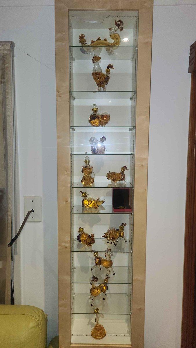 Mahrtcel's tweet photo. @uwutoowo1 I collect mini alcohol bottles in the hope that in the future, I can make the ultimate kings cup. https://t.co/JWMMVgVekP