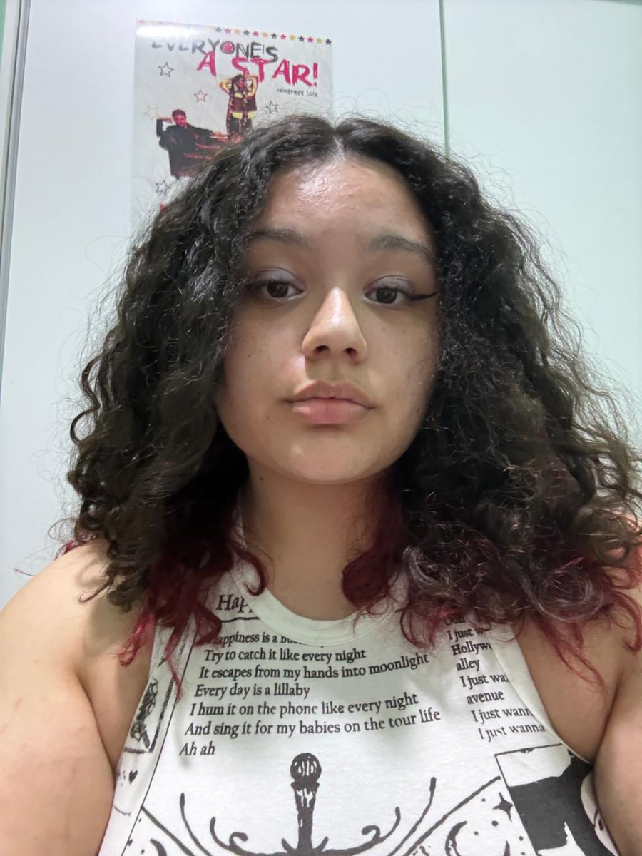 badlyprophecy's tweet image. holis soy mar 19/🇦🇷 mi álbum fav es four y mis canciones favs son fireproof, fools gold y ready to run y nada eso siganmen si quieren 
#integraciondirectioner #onedirection @thrndirectioner