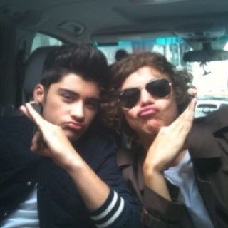 badlyprophecy's tweet image. holis soy mar 19/🇦🇷 mi álbum fav es four y mis canciones favs son fireproof, fools gold y ready to run y nada eso siganmen si quieren 
#integraciondirectioner #onedirection @thrndirectioner