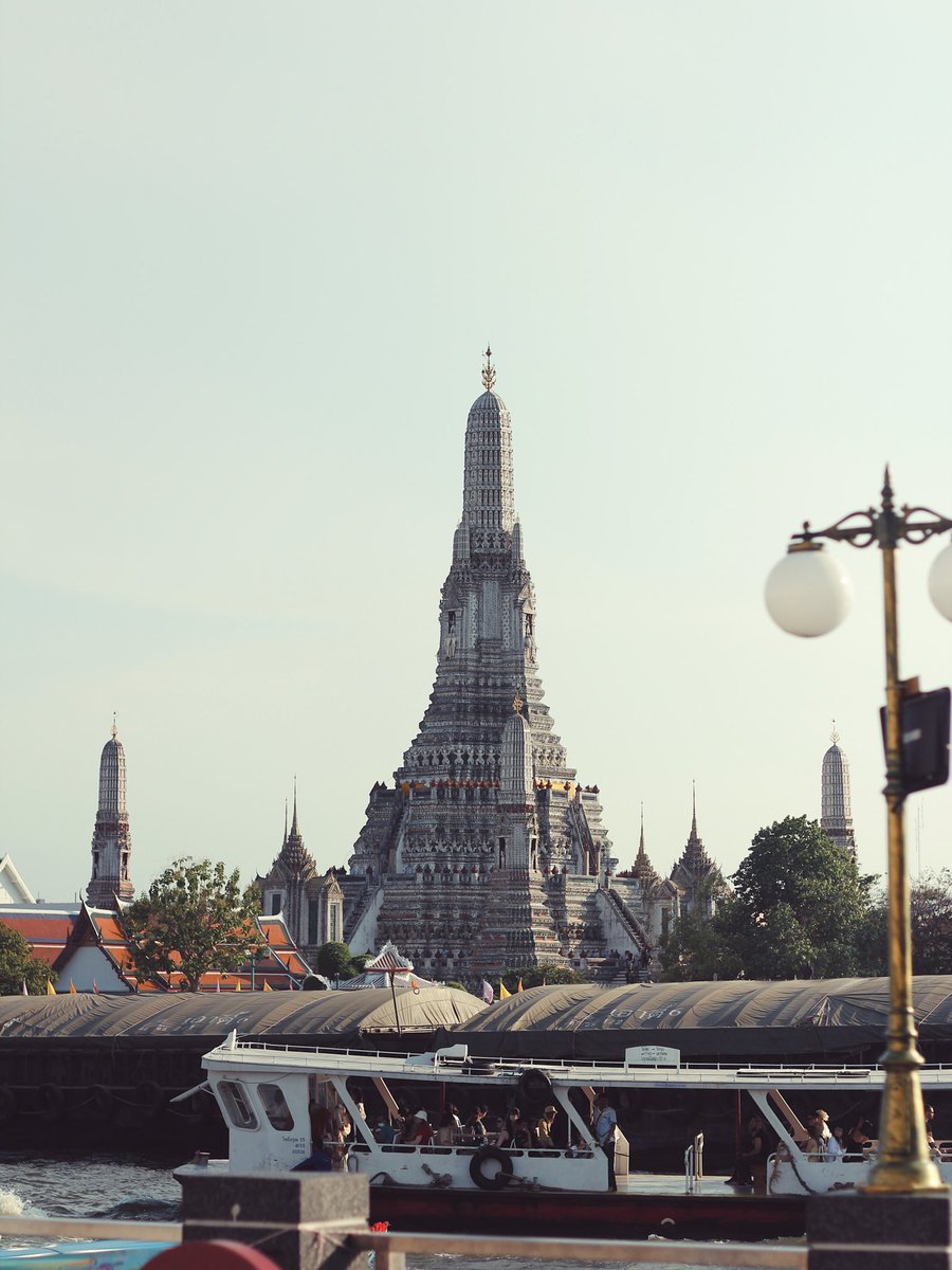 sevenduck_'s tweet image. นี่เวลาไปสนามหลวง ชอบไปลง MRTสนามไชย เดินเล่นปากคลองตลาด แล้วเดินตามถนนมหาราชไปเรื่อยๆ ผ่านชุมชน วัด แม่น้ำเจ้าพระยา ถ้าไปช่วงเย็นอากาศกำลังดีแล้วถ่ายรูปสวยมาก