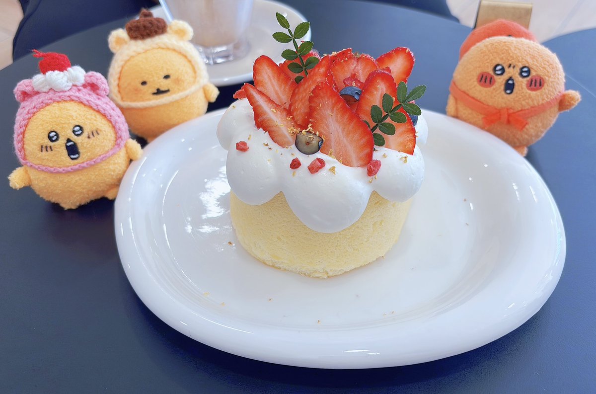 iao90139's tweet photo. BUTTER DAY  奶油日🧈
豪好吃的草莓戚風蛋糕🍰🤤 https://t.co/swHvcumIHi