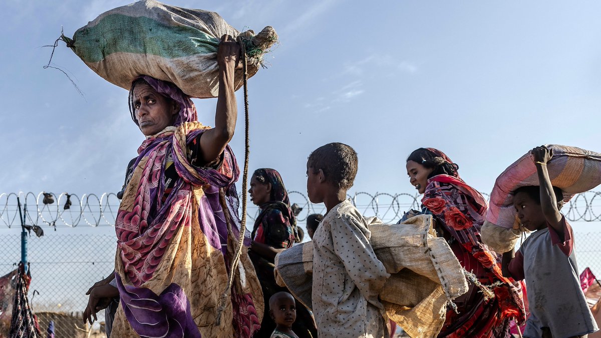 issafrica's tweet image. Only 38% of #Sudan's 2025 humanitarian appeal was funded. For 2026, it's 13%. As international support reduces, the #displacement crisis intensifies.

A regional scheme for burden-sharing, supporting voluntary returns and providing critical services and aid is needed. ISS Today