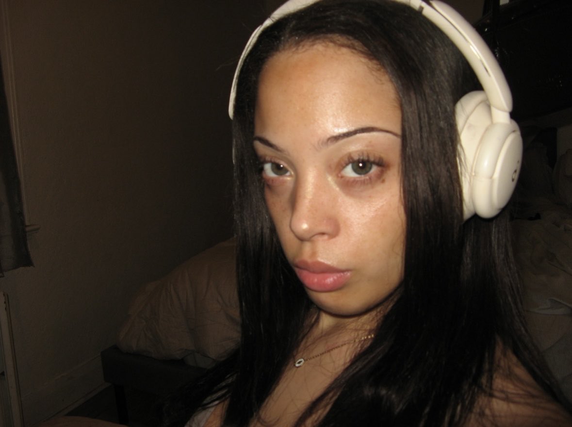 divinebajan's tweet photo. Just a pretty gurl https://t.co/SNPwYGeQMZ