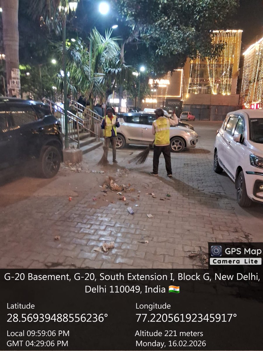 DCCNZMCD's tweet image. Night sweeping drive carried out across the central zone to ensure a clean and hygienic environment.
#CleanDelhi
#Delhipollution
#MCDinAction
