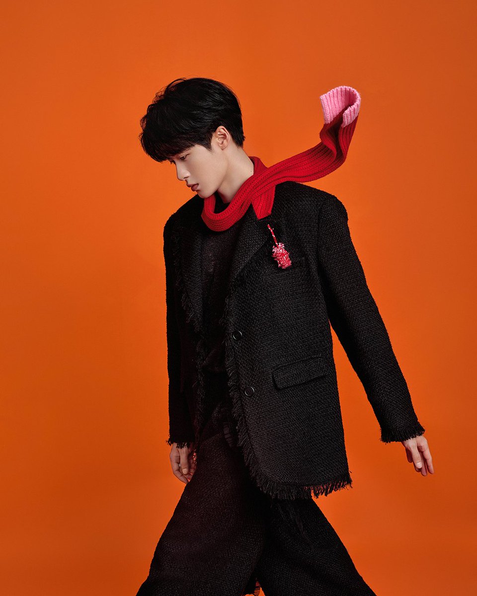 #TanJianCi ringing in the new year with style and irresistible charm! ❤️🧧

Photos credit: Weibo @檀健次工作室

#TanJianCi #檀健次 #WeTV #WeTVMY #WeTVMalaysia