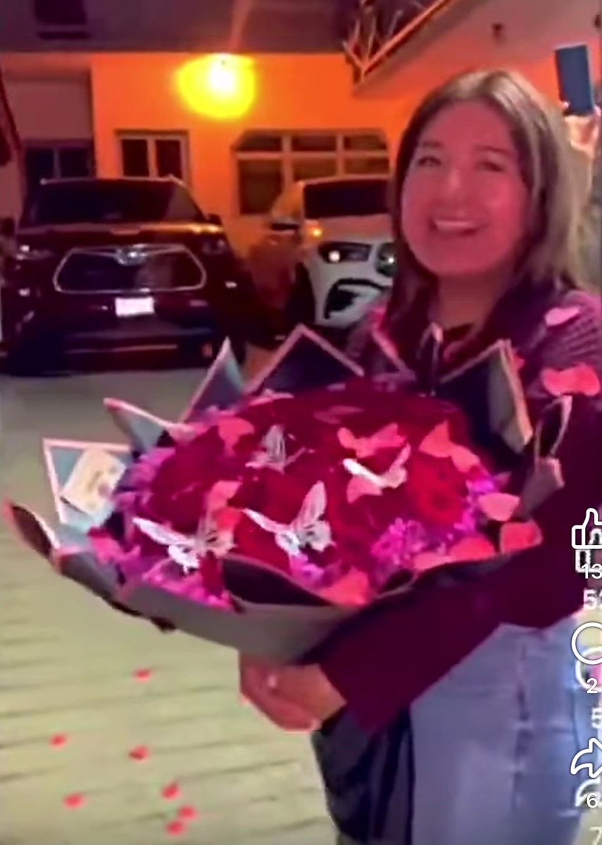 ¿Y la austeridad republicana?

<a href="/TaniiaaCn/">Tania Caballero</a>, nuera del gobernador, generó controversia recientemente tras ser captada en su domicilio con 2 camionetas de lujo. El incidente desató críticas, no por la posesión de los vehículos en sí, sino por la aparente contradicción de austeridad