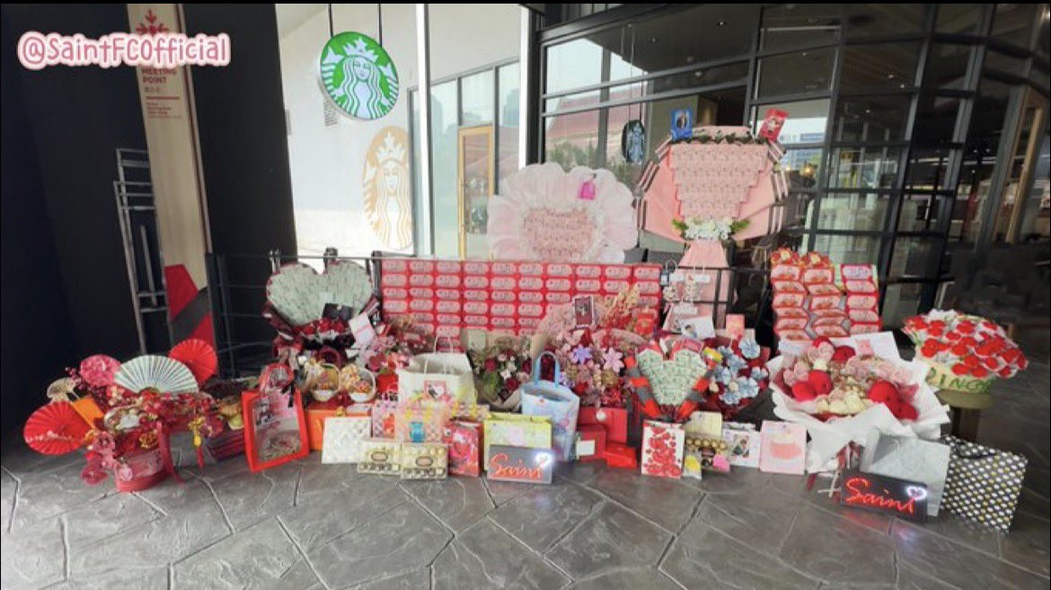 愛がいっぱい詰まったプレゼント🎁がたくさんSaintくんに届いたね🫶いちごは早めに食べてね🤭
#SendingLoveToSaintVDay  
おやすみなさい♡🧸꙳.☽⋆
<a href="/Saint_sup/">Saintsup 🎬</a>
#ฝันดีนะเซ้นต์ซุป🌛🦉
#Saint_sup #MingEr