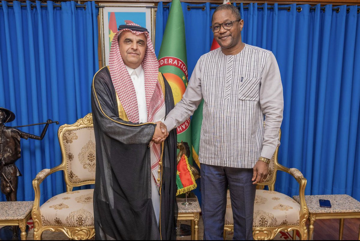 Le nouvel Ambassadeur du Serviteur des Deux Saintes Mosquées auprès du #Burkina_Faso Son Excellence Monsieur Saad Misfer ALMIMONI a remis, ce jour, les copies figurées de sa Lettre de créance à Son Excellence Monsieur Karamoko Jean Marie TRAORE, Ministre <a href="/BurkinaMae/">Burkina Diplomatie</a>. 
Au cours de