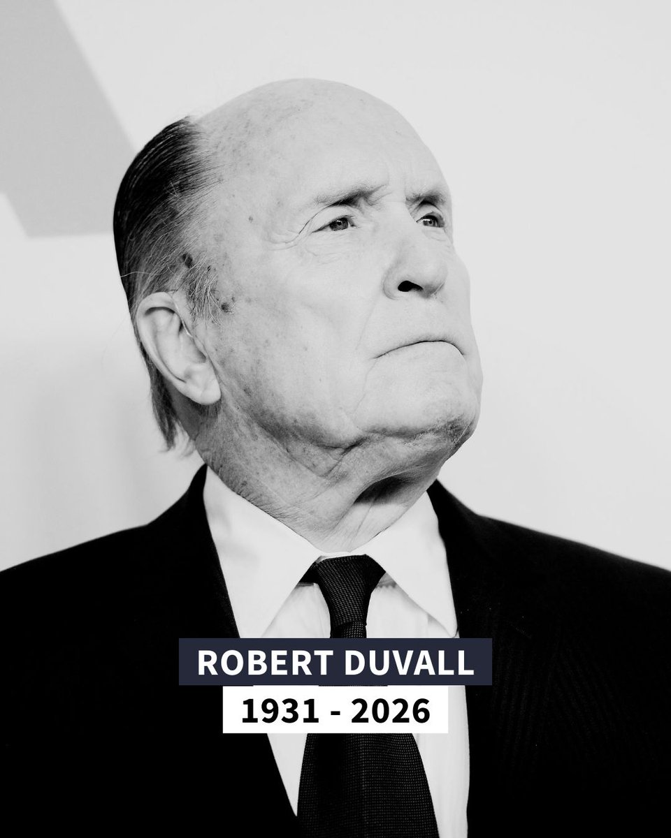 afpfr's tweet image. ⚫ L'acteur américain Robert Duvall, connu notamment pour ses rôles dans "Le Parrain" et "Apocalypse Now", est décédé à l'âge de 95 ans, a annoncé son épouse lundi.