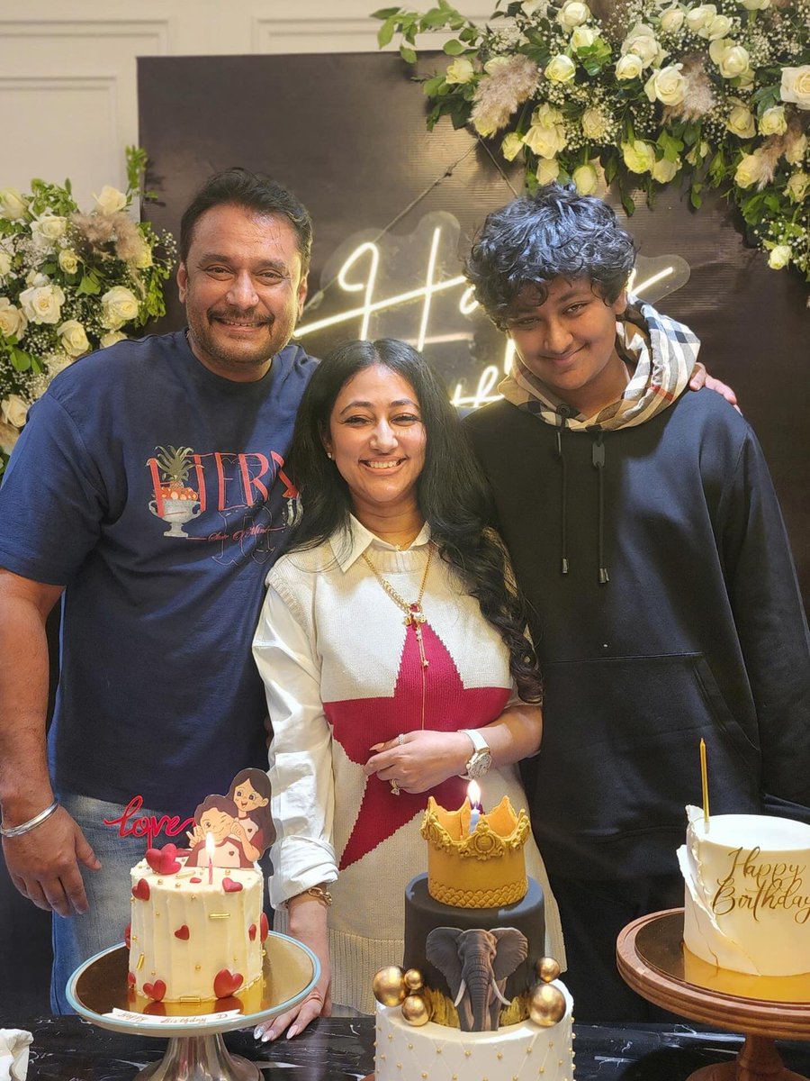 ಹುಟ್ಟು ಹಬ್ಬದ ಶುಭಾಶಯಗಳು🎂🎁🎉 ಡಿ-ಬಾಸ್ ❤💫 
#ChallengingStarDarshan #DBoss <a href="/dasadarshan/">Darshan Thoogudeepa</a> <a href="/vijayaananth2/">Vijayalakshmi darshan</a>