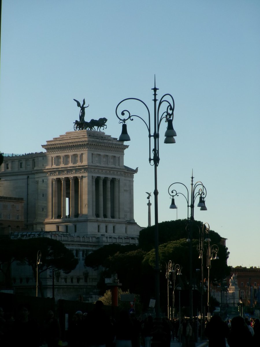 swftkss's tweet photo. il privilegio di poter dire “vado a fare una passeggiata” e vedere questo https://t.co/eRu92jhrLC