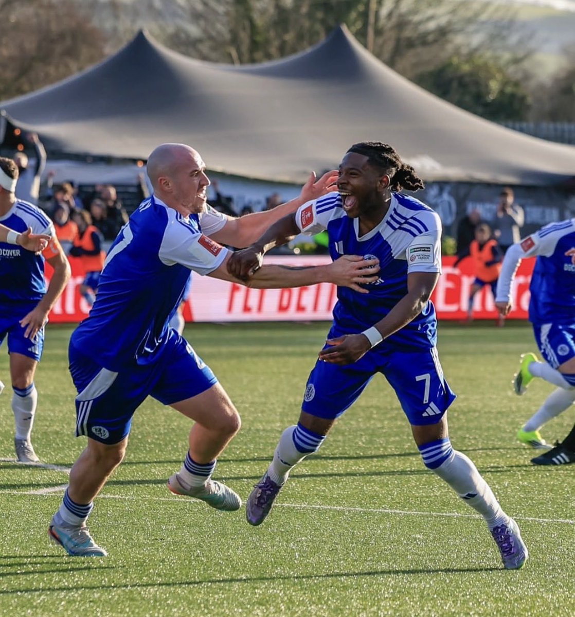 FA Cup fairytale continues tonight? 

Macclesfield (6th tier) vs Brentford (Prem) 

They already stunned Palace... can they do it again?! 

Prediction in comments!

  #FACup #Macclesfield #Brentford #FACupMagic #GiantKilling